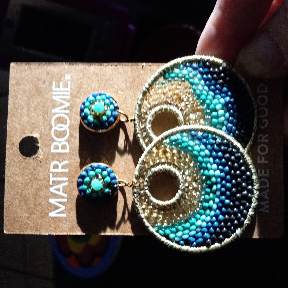 Beautiful earrings - Picture 1 of 2